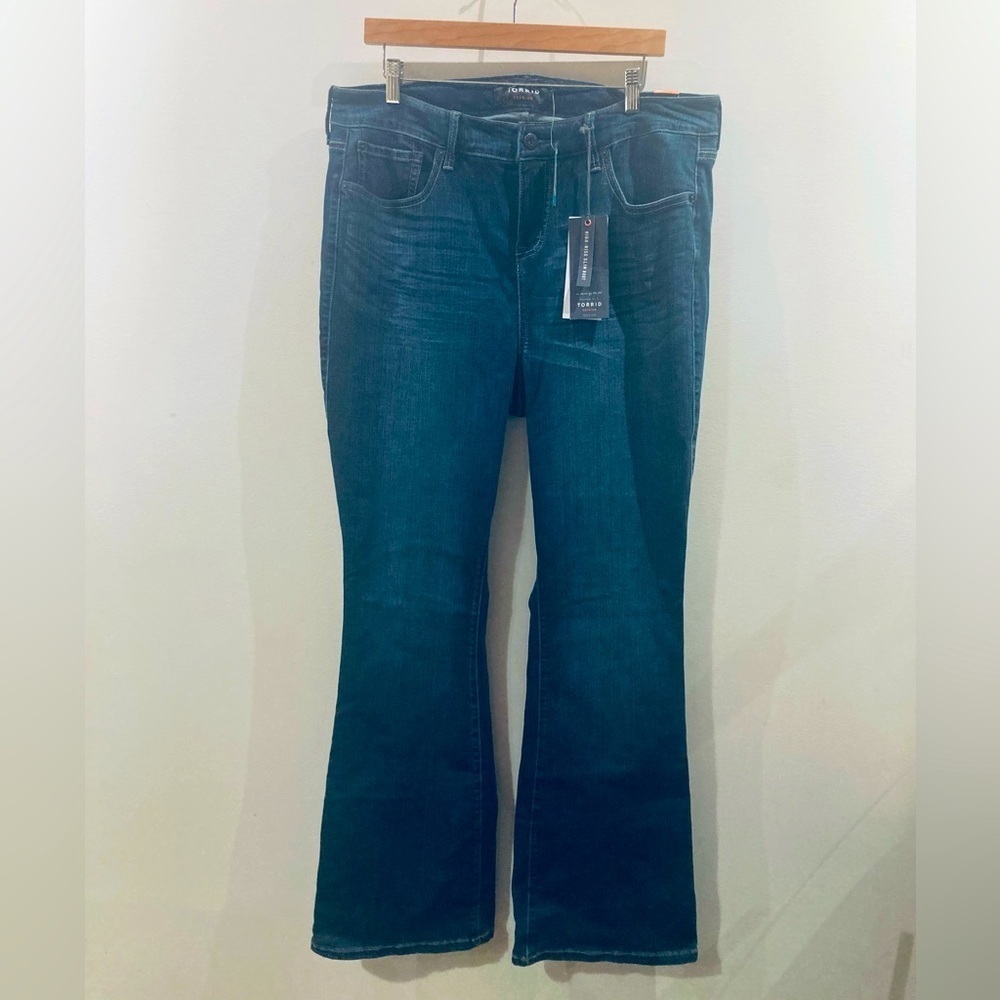 TORRID Sz 18R High Rise Slim Boot Cut Mid-Wash Comfort Blue Jeans